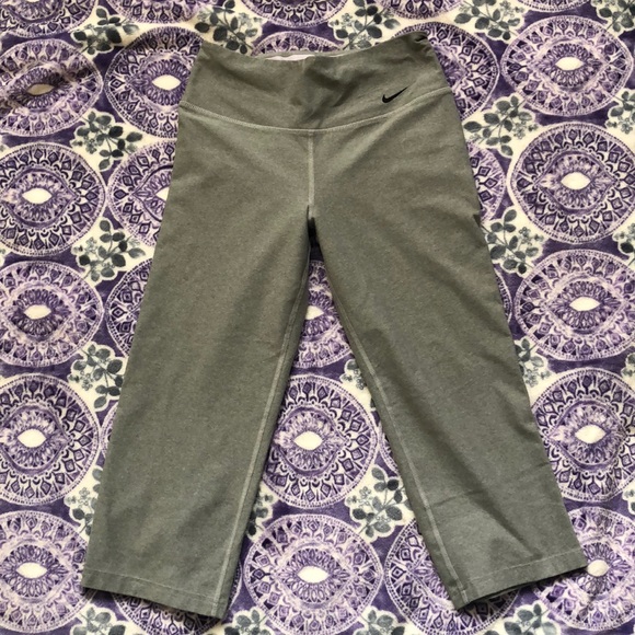 Nike Dry-Fit Capris Work Out Pants - Picture 2 of 4